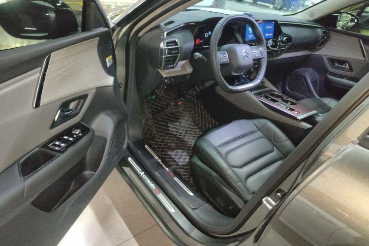 雪铁龙 凡尔赛C5 X 2023款 1.6T 享不凡中控内饰7003