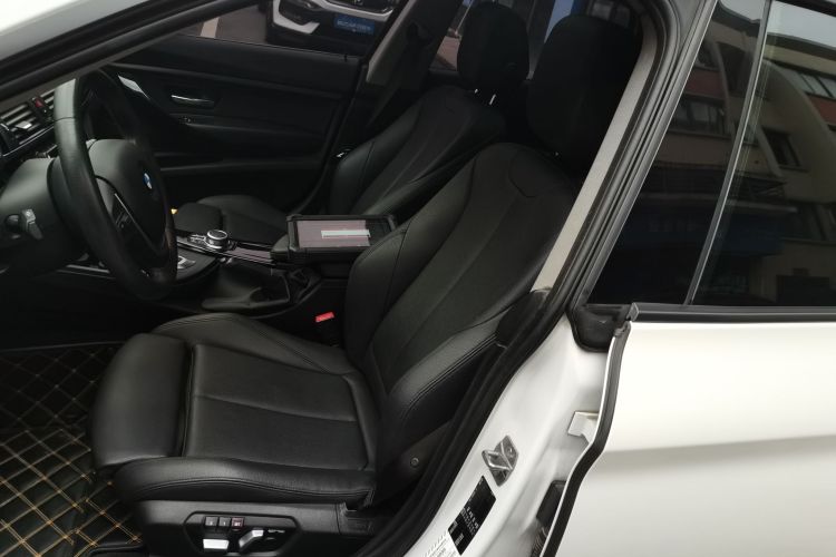 宝马3系GT 2019款 320i 时尚型中控内饰19