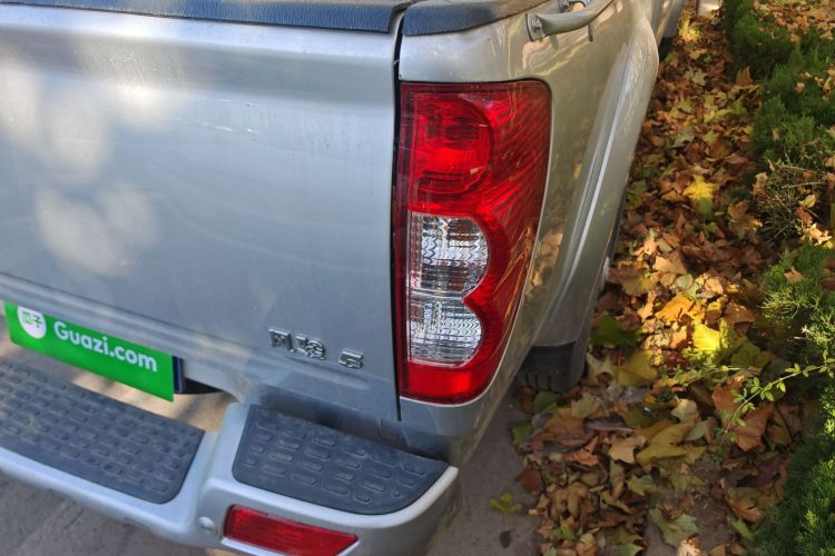 长城 风骏5 2021款 2.0T柴油两驱精英型大双排国VI GW4D20M车身外观9