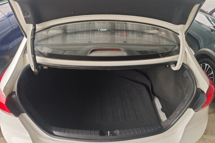 现代 领动 2019款 1.4T 双离合炫动·活力型机舱底盘23