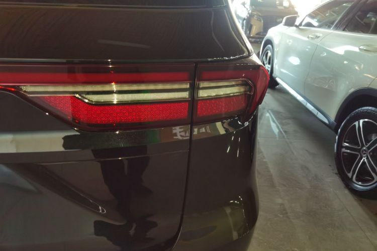 福特 领裕 2023款 EcoBoost 225 尊领型 7座（2/2/3）车身外观9