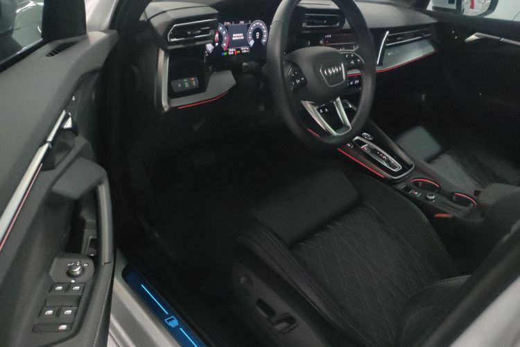 奥迪A3 2025款 A3L Limousine 35TFSI 飞驰尊享型中控内饰19