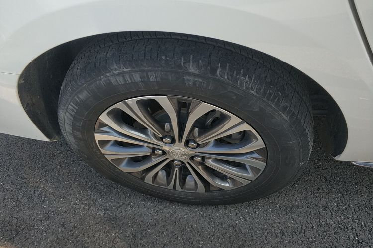 别克GL8 2023款 陆上公务舱 舒适型车身外观6008