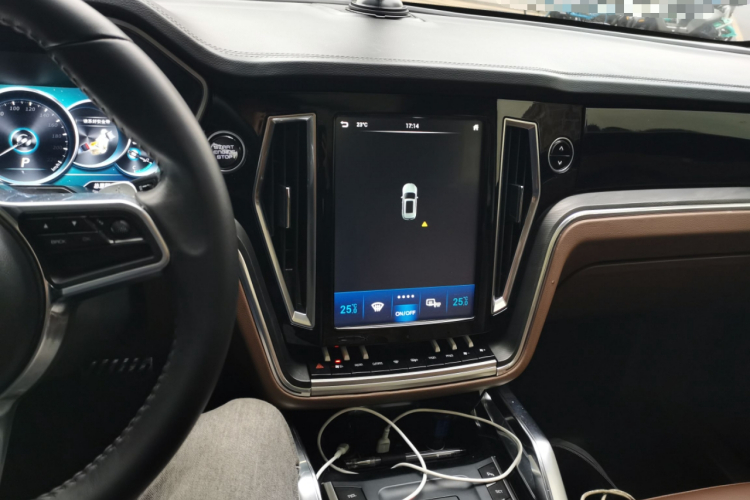 众泰T700 2017款 2.0T 自动尊贵型中控内饰16