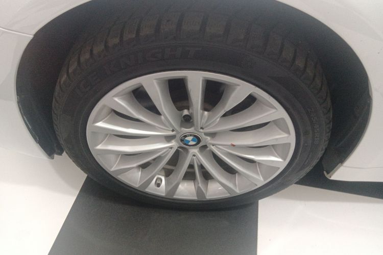 宝马5系 2021款 改款 525Li 豪华套装车身外观35