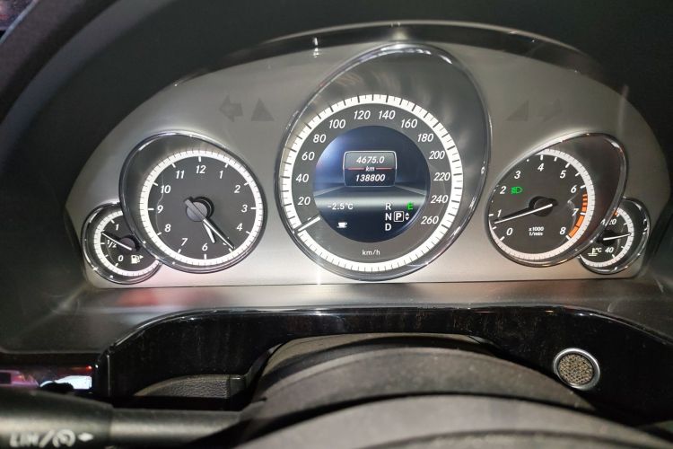 奔驰E级 2013款 E 260 L CGI时尚型中控内饰15