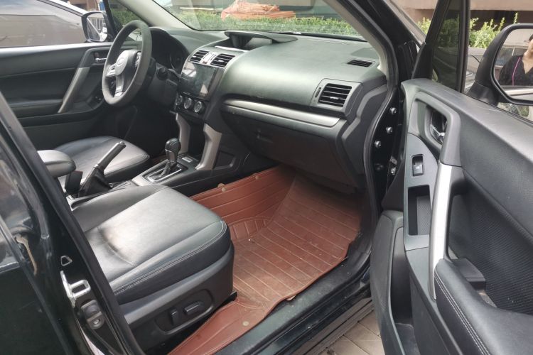 斯巴鲁 森林人 2013款 2.5i 自动豪华版局部细节9005