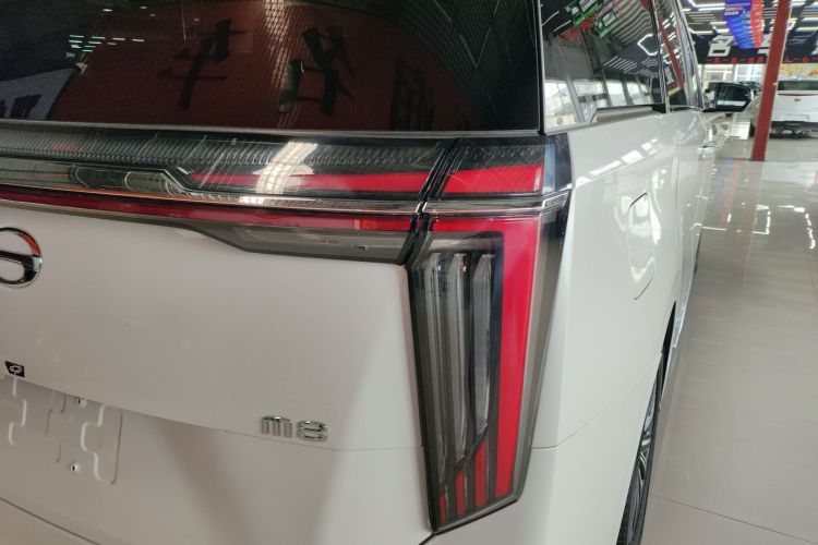 广汽传祺 传祺M8 2024款 大师系列 400T 至尊版车身外观9