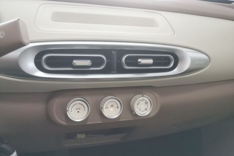 五菱汽车 宏光MINIEV 2025款 四门版 进阶款中控内饰16