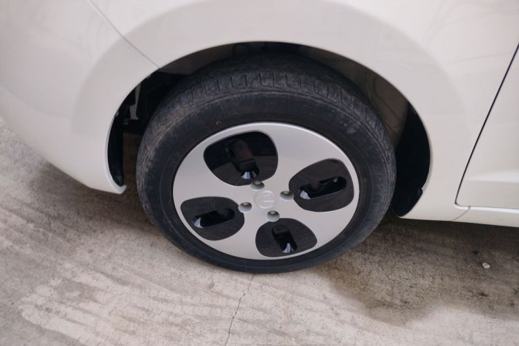 长安欧尚 奔奔E-Star 2021款 国民版 心怡版（快充版）磷酸铁锂（31.18kWh）车身外观35