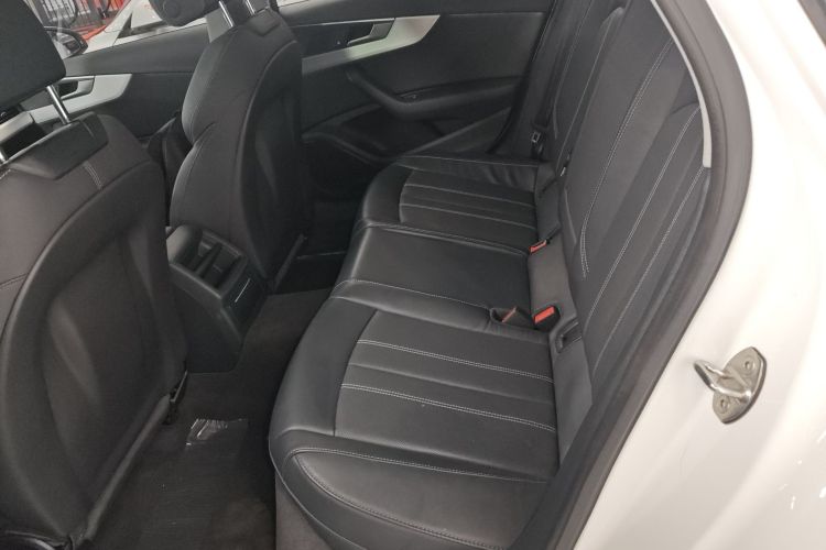 奥迪A4L 2023款 40 TFSI 时尚动感型中控内饰21