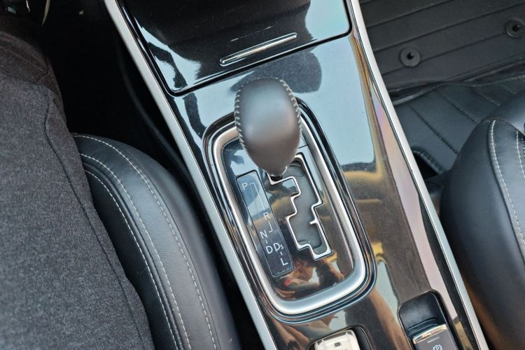 三菱 欧蓝德 2019款 2.0L 两驱畅享版 7座 国VI中控内饰18