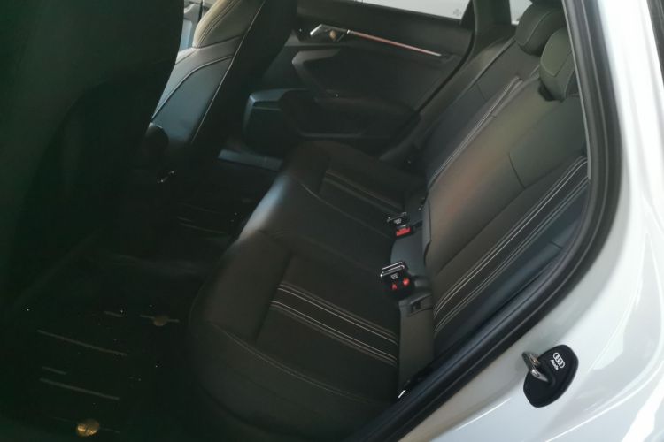 奥迪A3 2024款 A3L Limousine 35 TFSI 时尚运动型中控内饰21