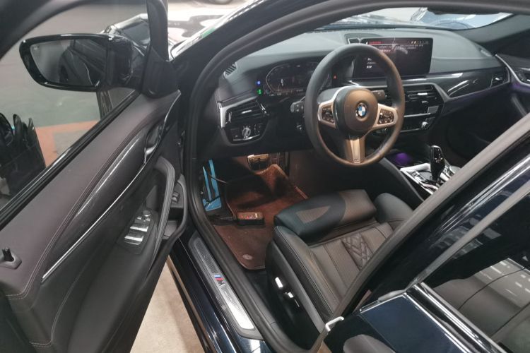 宝马5系(进口) 2022款 改款二 525i M运动套装中控内饰20