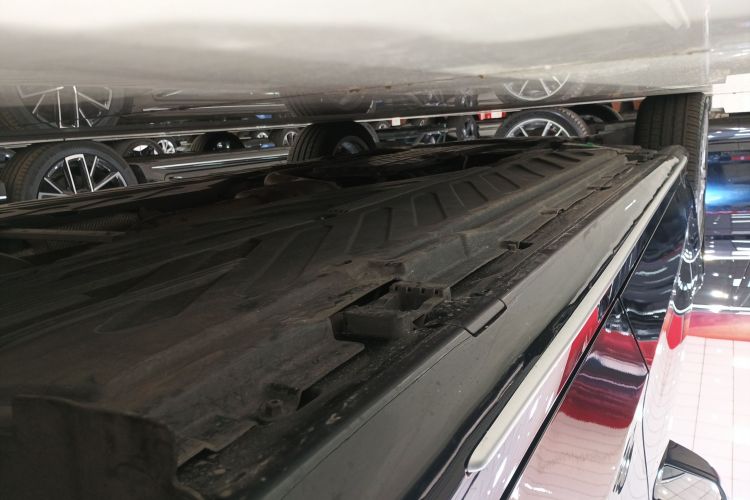 奔驰C级 2021款 C 260 L 运动版局部细节9002