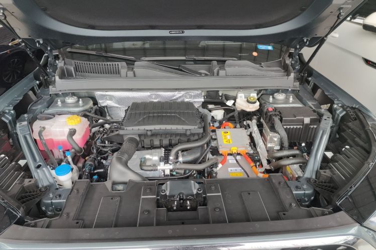 奇瑞 风云T8 2025款 1.5T 130km 舒适版5座机舱底盘24