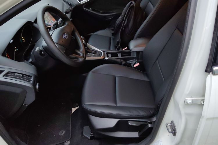 福特 福克斯 2015款 两厢 1.6L 自动舒适型中控内饰19