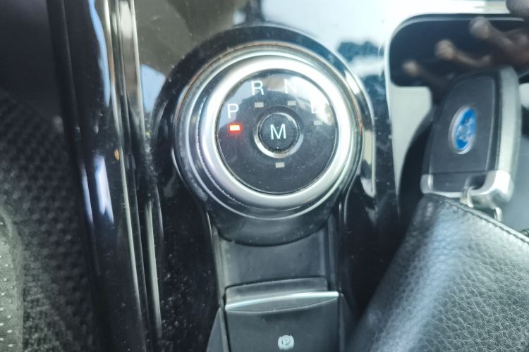 福特 探险者 2020款 EcoBoost 285 四驱风尚版 6座中控内饰18