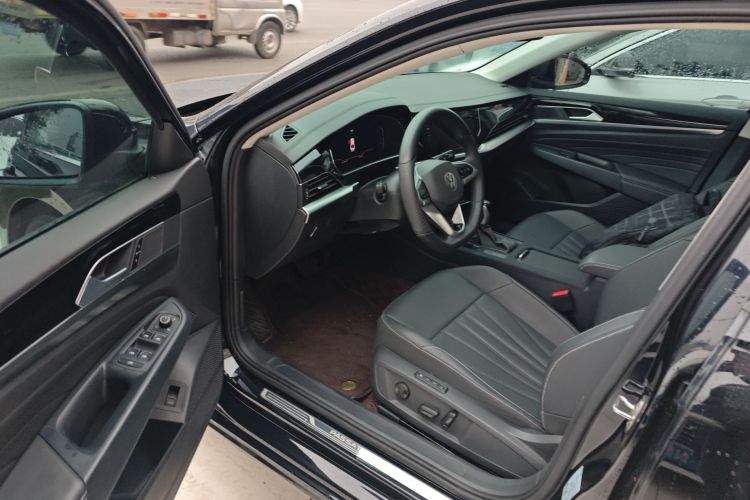 大众 帕萨特 2025款 出众款 380TSI 星空龙腾版中控内饰20