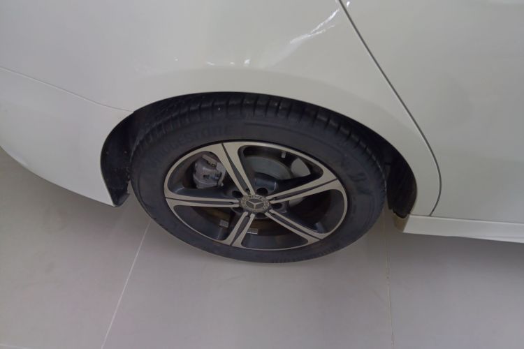 奔驰A级 2025款 A 200 L 时尚型车身外观6008