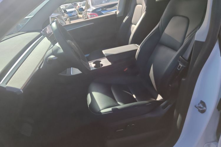 特斯拉 Model Y 2023款 后轮驱动版中控内饰19