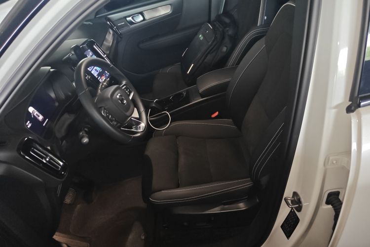 沃尔沃XC40新能源 2023款 长续航版 PRO中控内饰19