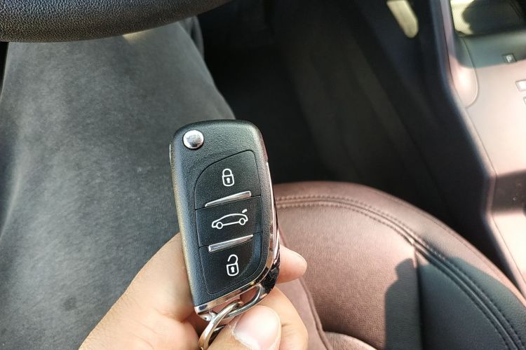 北京现代ix35 2015款 2.0L 自动两驱舒适型 国V中控内饰11