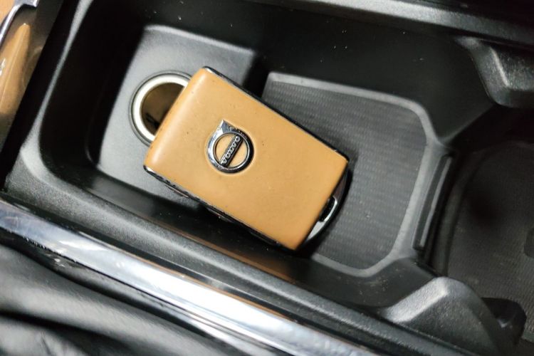 沃尔沃XC90 2018款 T6 智雅版 7座中控内饰7001