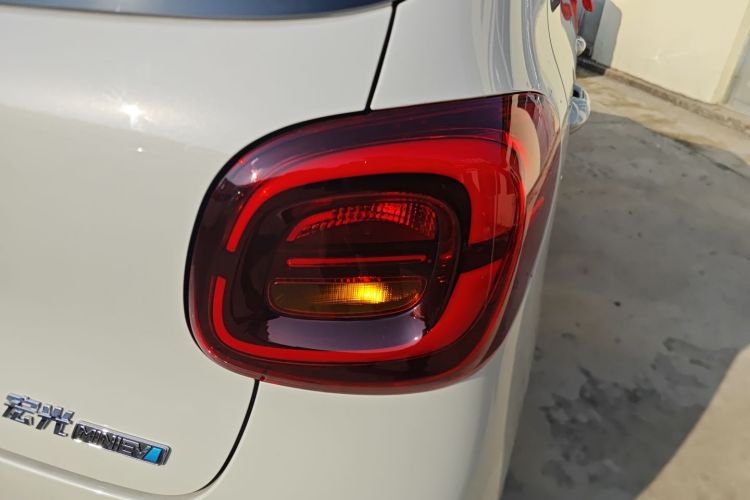 五菱汽车 宏光MINIEV 2025款 四门版 进阶款车身外观9