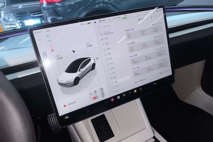 特斯拉 Model 3 2023款 后轮驱动版中控内饰16