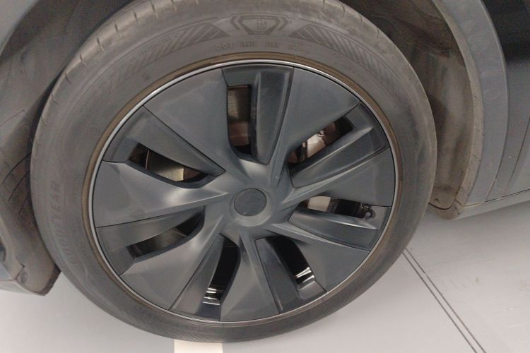 特斯拉 Model Y 2023款 后轮驱动版车身外观6007