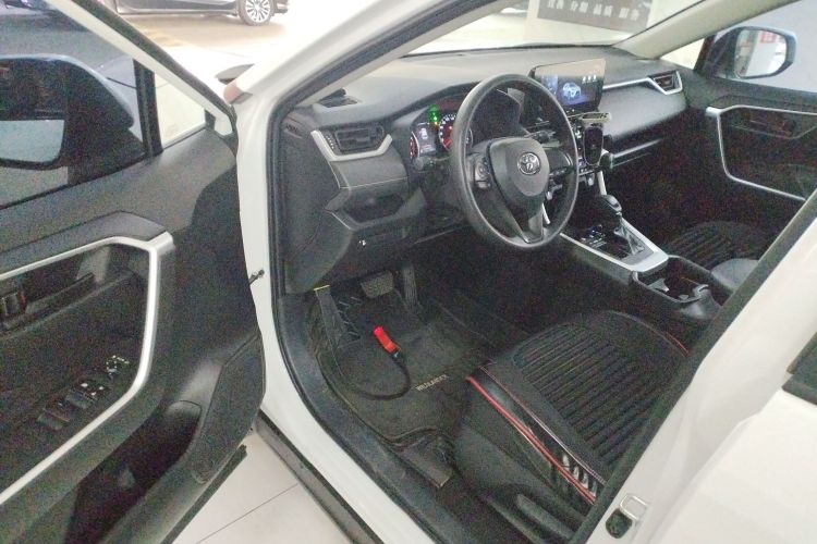 丰田 威兰达 2023款 2.0L CVT两驱领先版中控内饰7003