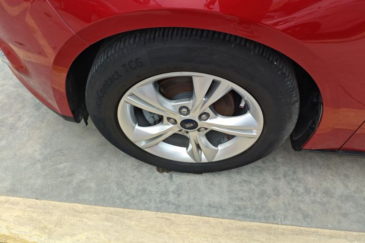 福特 福克斯 2012款 两厢 1.6L 手动风尚型车身外观6007