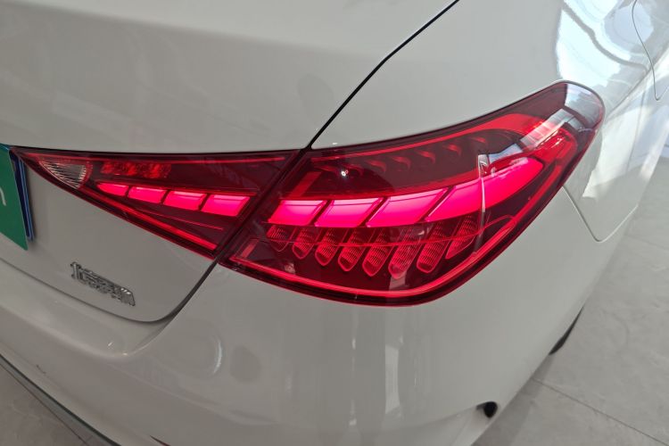 奔驰C级 2023款 改款 C 200 L 运动版车身外观9