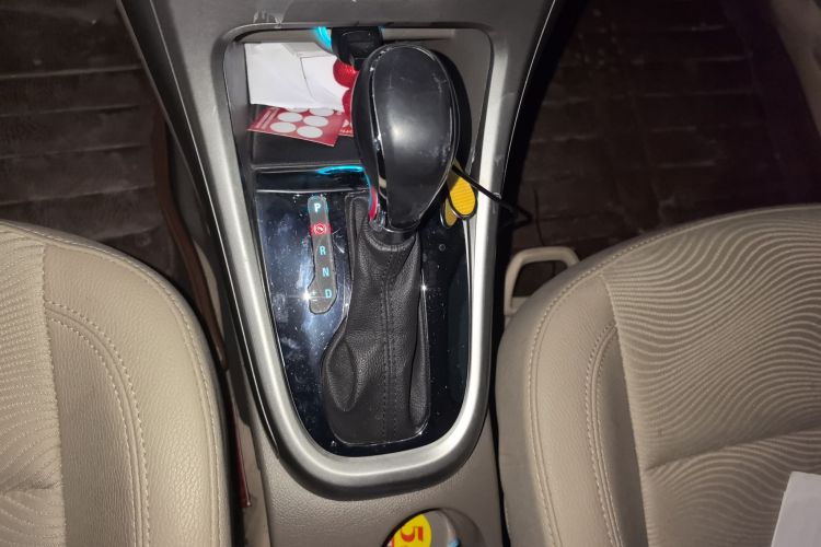 别克 英朗 2013款 GT 1.6L 自动时尚版中控内饰18