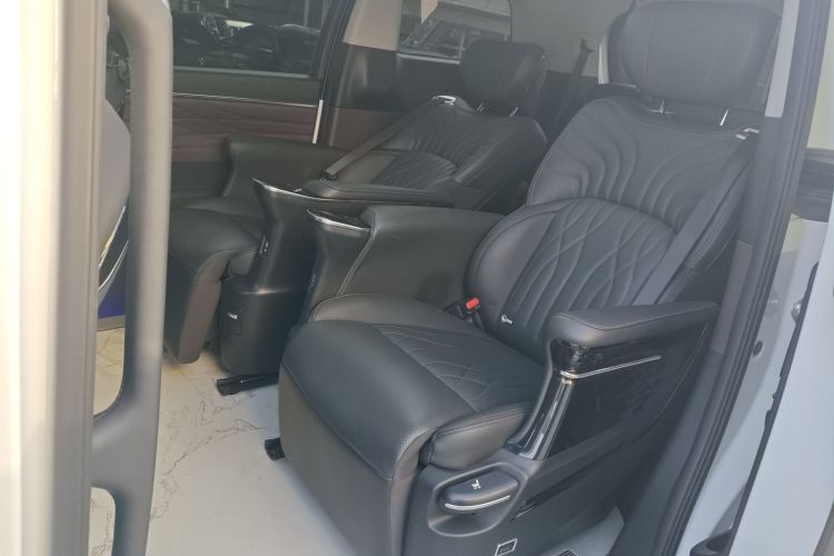 广汽传祺 传祺M8 2024款 大师系列 400T 至尊版中控内饰21