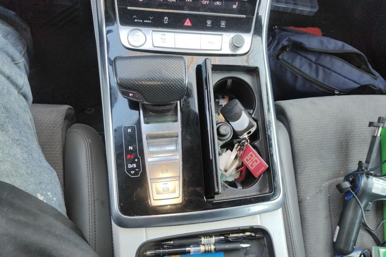 奥迪Q8 2019款 55 TFSI 臻选动感型局部细节18