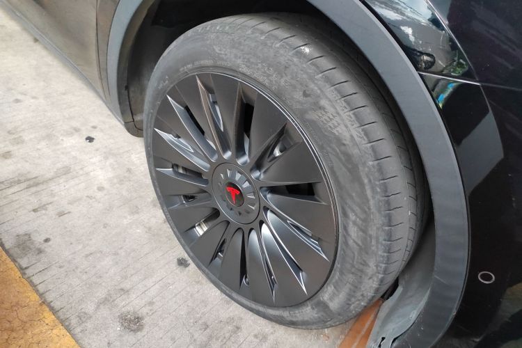 特斯拉 Model Y 2022款 改款 长续航全轮驱动版车身外观10