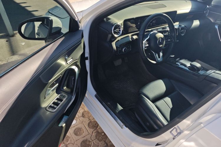 奔驰A级 2019款 A 200 L中控内饰20