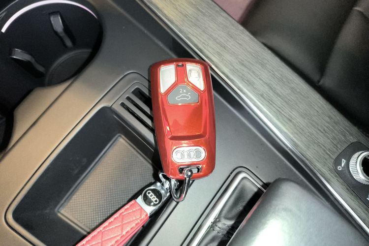 奥迪A4L 2022款 40 TFSI 豪华致雅型中控内饰11