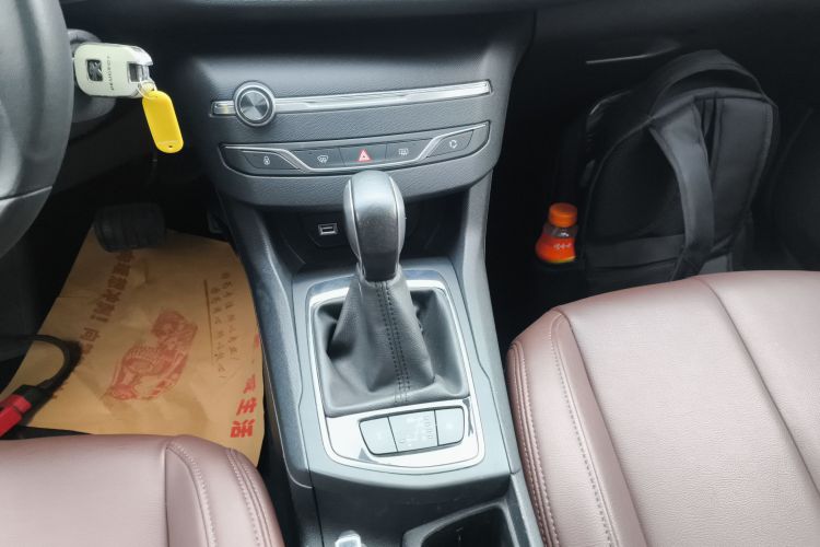 标致308S 2015款 1.2T 自动劲驰版局部细节18