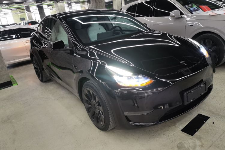 特斯拉 Model Y 2022款 长续航全轮驱动版车身外观3