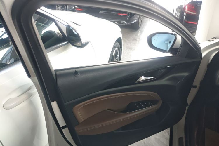 别克 君威 2020款 552T 豪华型中控内饰47