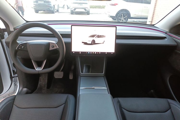 特斯拉 Model Y 2025款 改款 长续航全轮驱动版中控内饰7002
