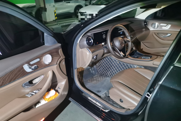 奔驰E级 2023款 改款 E 300 L 豪华型中控内饰7003