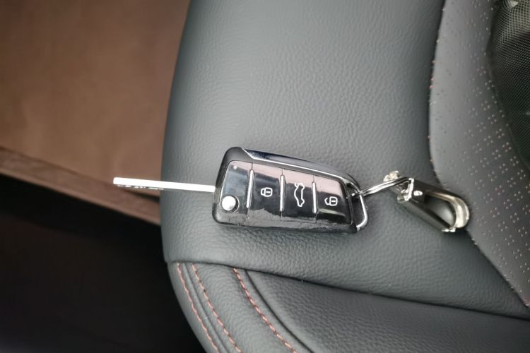 江汽集团 瑞风S3 2017款 1.6L CVT豪华智能型中控内饰7001