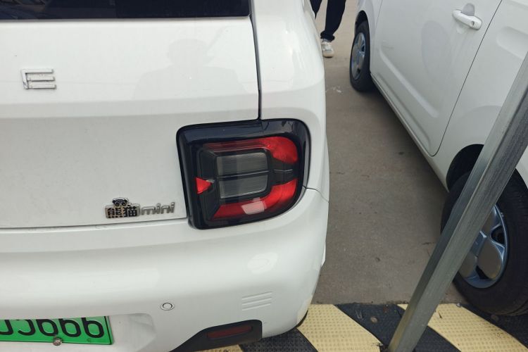 吉利银河 2024款 熊猫mini 200km 耐力熊车身外观9