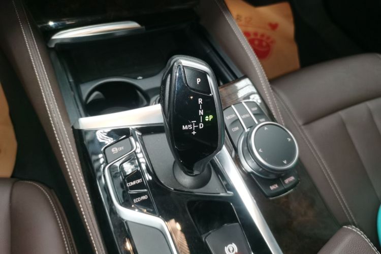 宝马5系 2020款 525Li 豪华套装中控内饰18