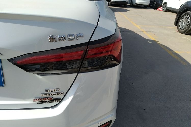 日产 天籁 2022款 2.0T XL 进享版车身外观9