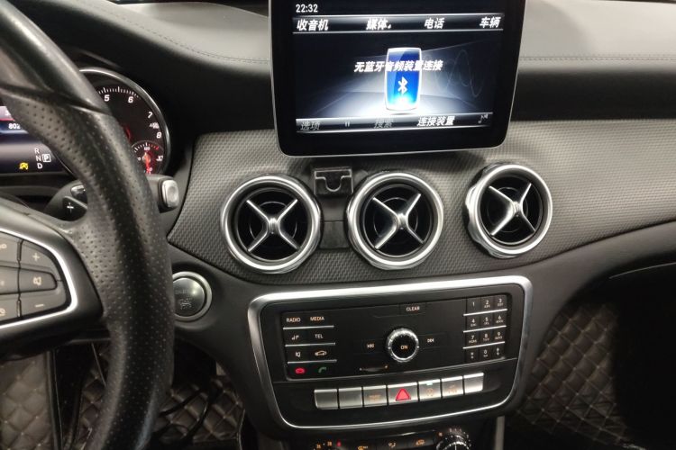 奔驰GLA 2018款 GLA 200 时尚型局部细节16